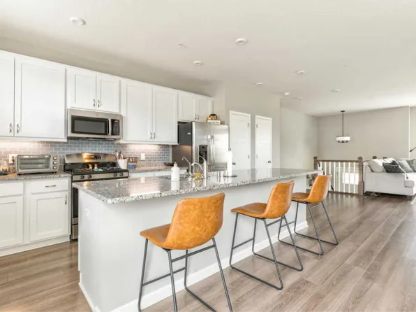 2191 Gateway Hill Rd N, North Saint Paul, MN 55109