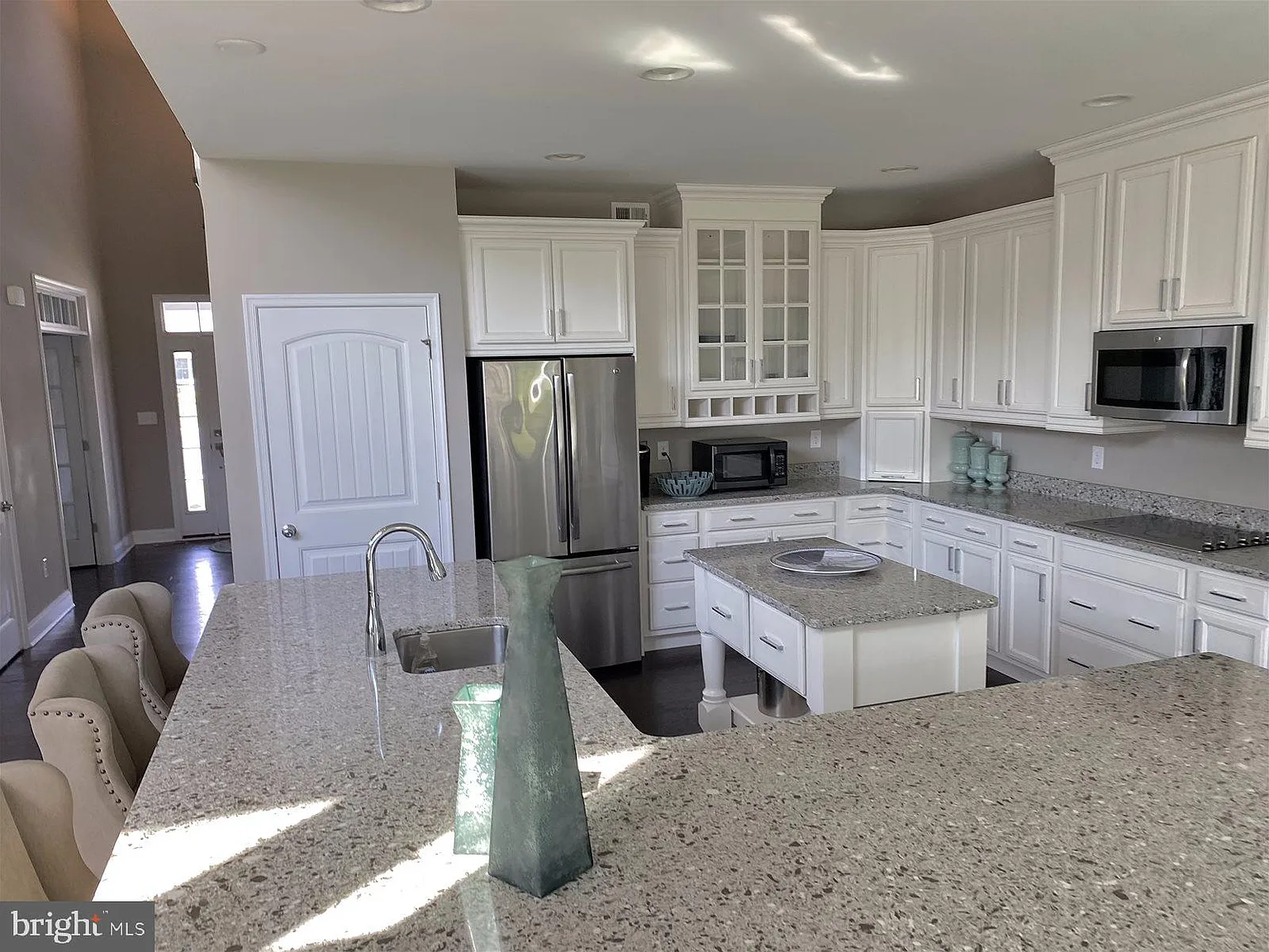 5 bed, 3.5 bath, 3200 sqft, $2,895 — Photo 3