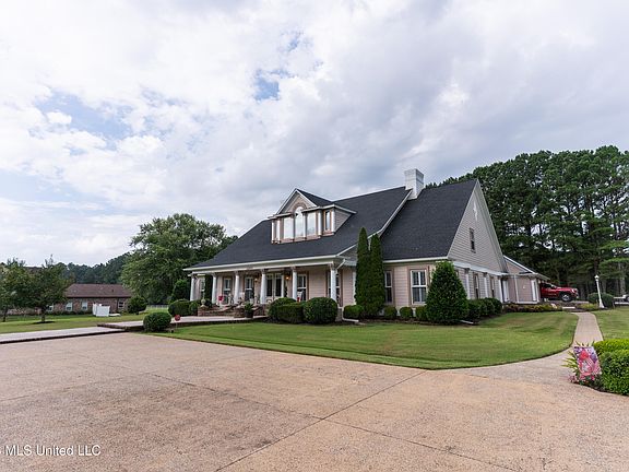 3rd image of 1203 Pine Lake Dr
