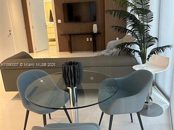 4th image of 300 Biscayne Boulevard Way #906