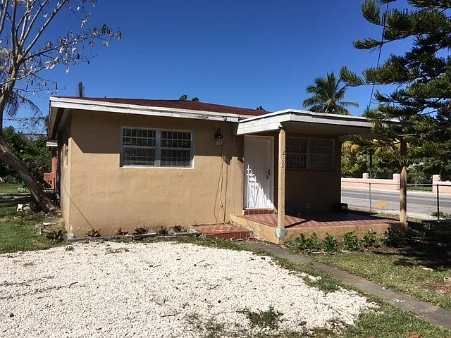 8100 NW 1st Pl — Photo 2