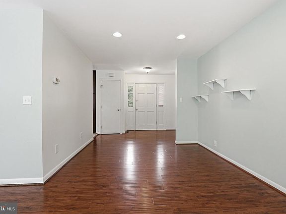 3rd image of 845 Churchill Dr