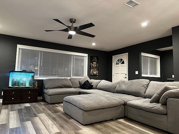 Living room - view 1.
