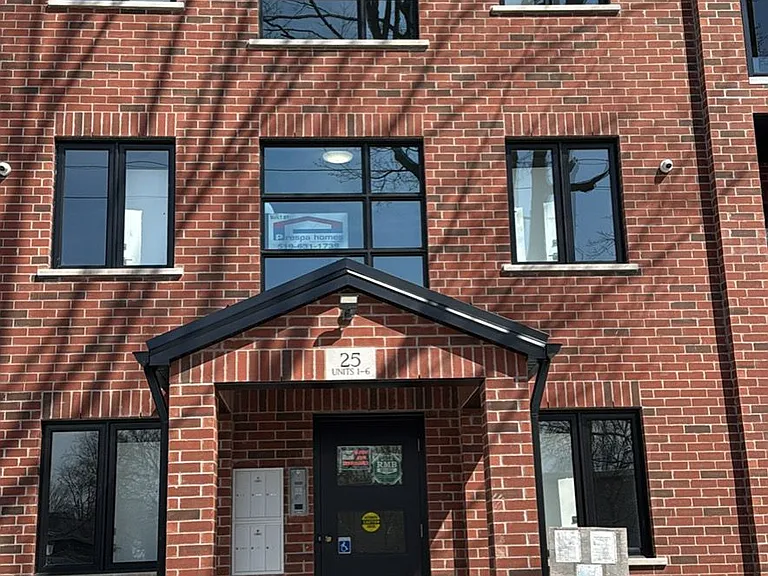 25 Alexandria Ave — Photo 1