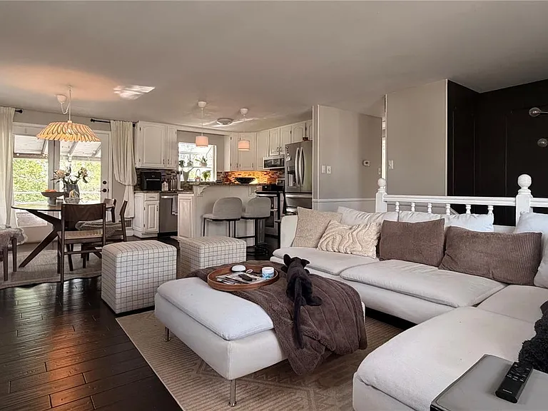 10921 Hermosa Ct — Photo 2