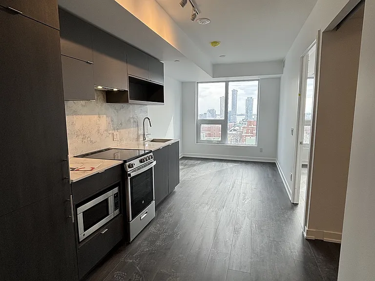 100 Queen St E #2108 — Photo 4