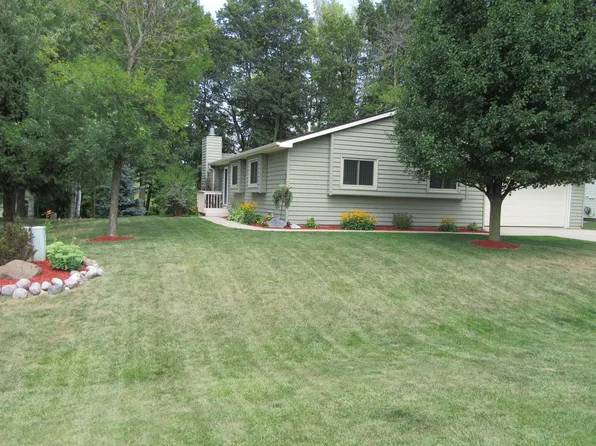 5520 Royal Ave, Slinger, WI 53086