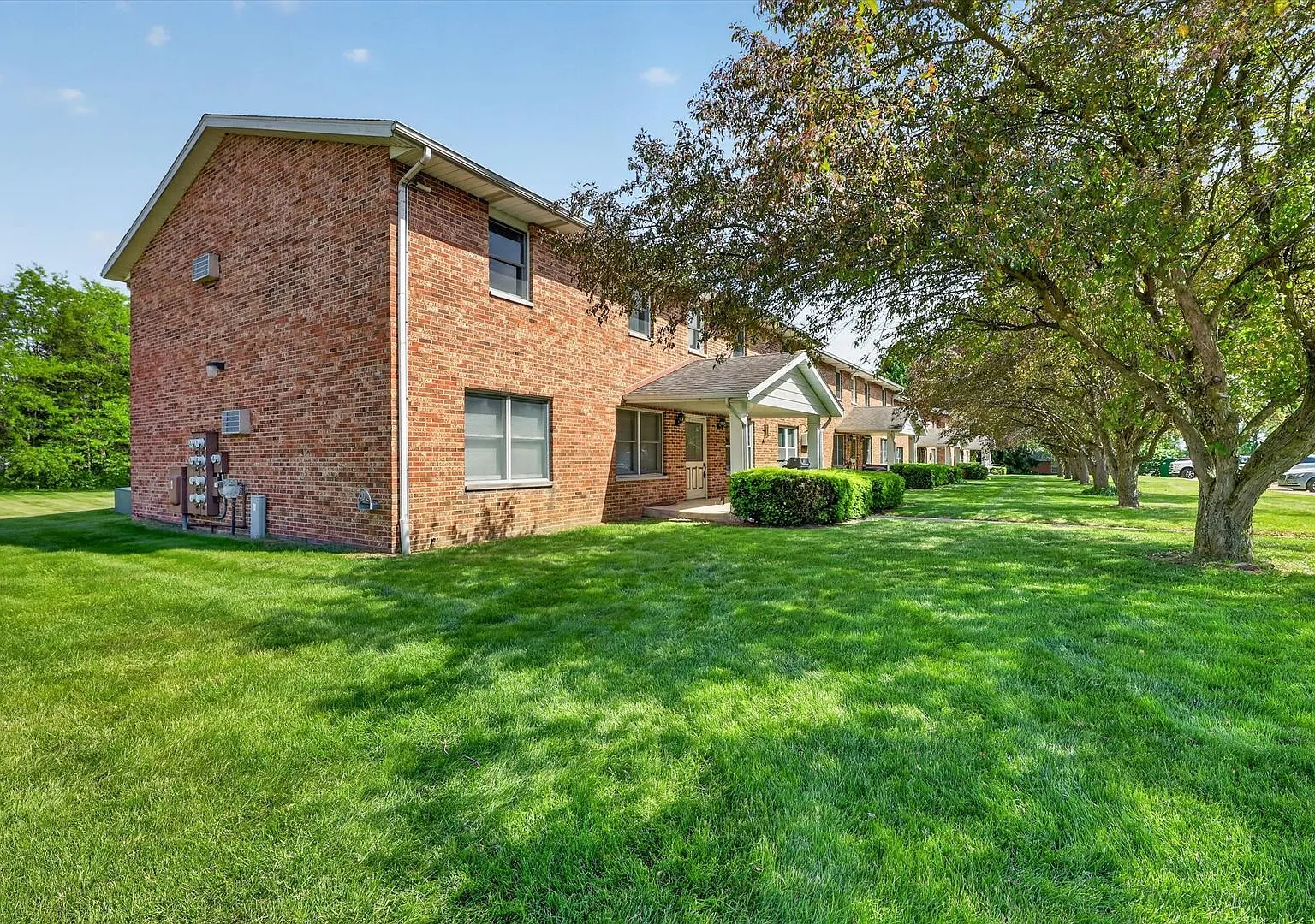 Sun Meadows Apartments — Photo 2