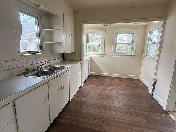 2nd image of 126 Wesley Ave