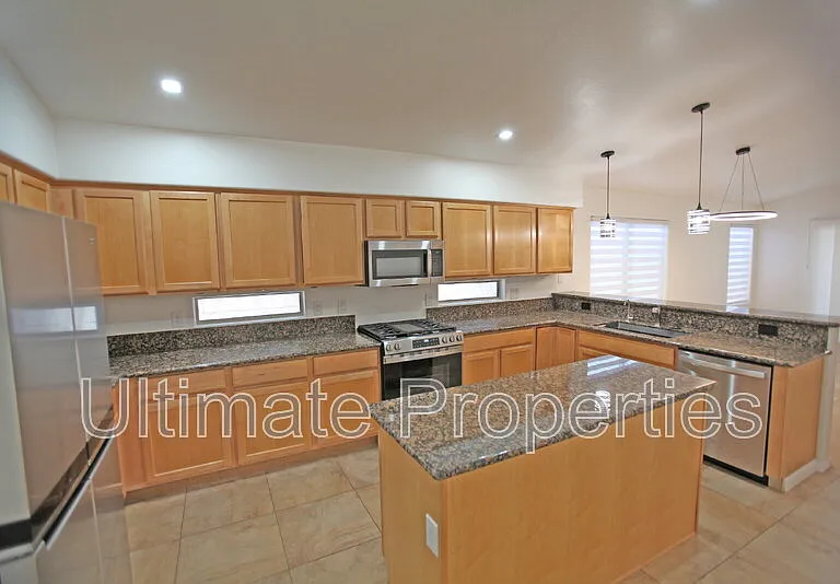 15313 N 104th Way — Photo 4