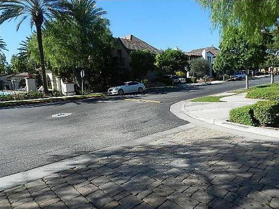 Exterior Neighborhood (street photo)