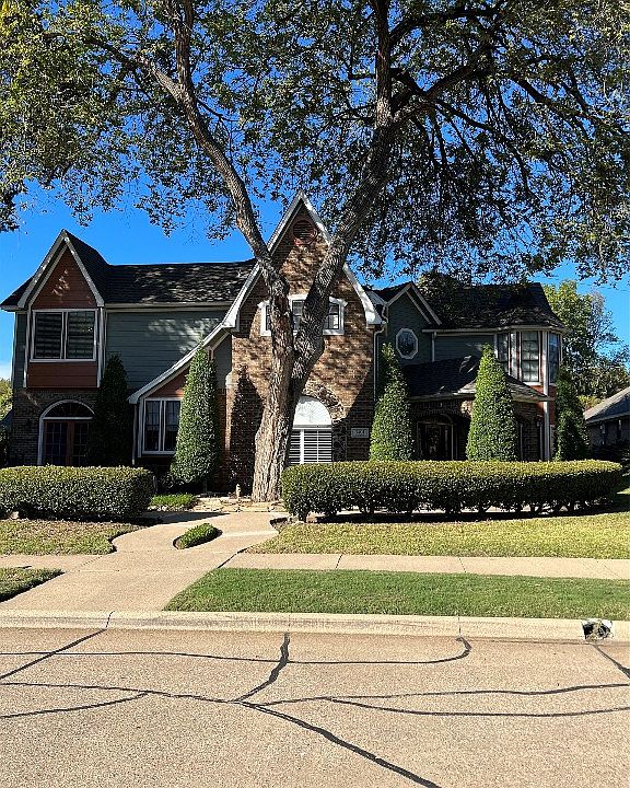 1st image of 3401 Woodbridge Ln