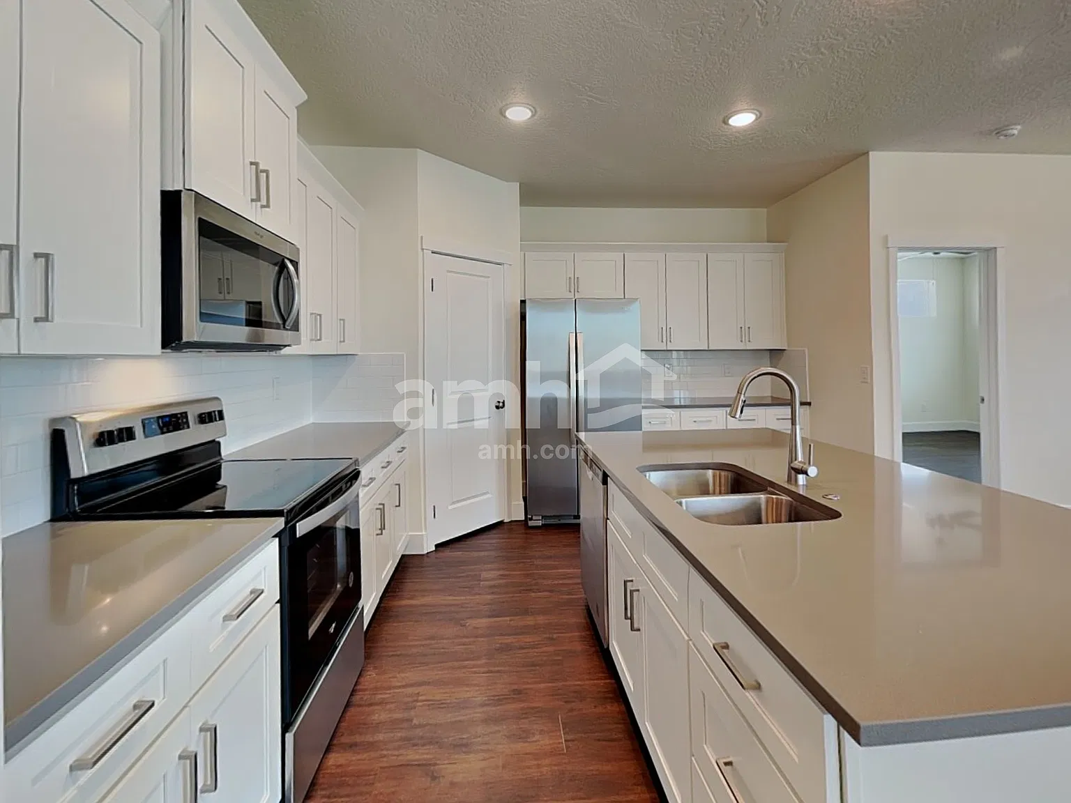 3 bed, 2.0 bath, 1762 sqft, $2,645 — Photo 3