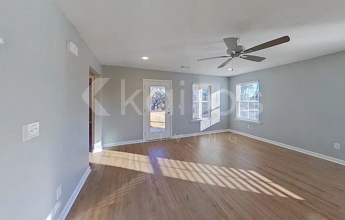 4 bed, 2.0 bath, 1775 sqft, $2,125 — Photo 2