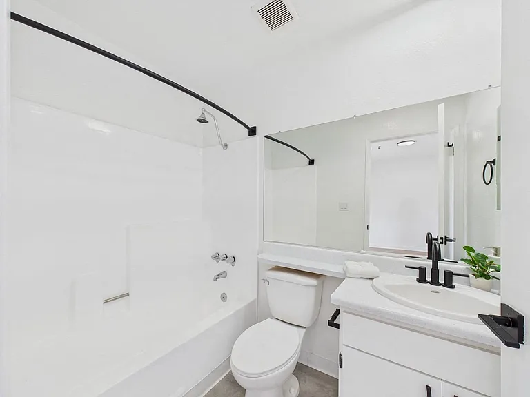 Keystone Apartments — Photo 12
