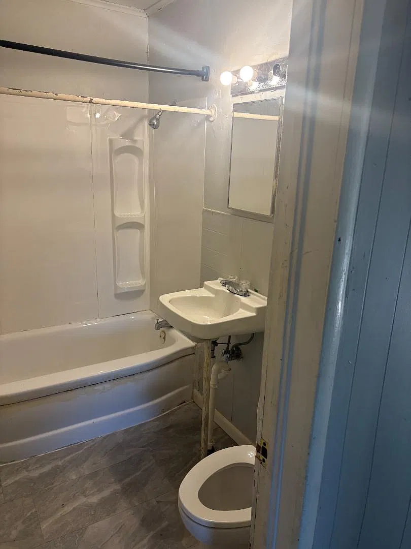 512 Noble St — Photo 4