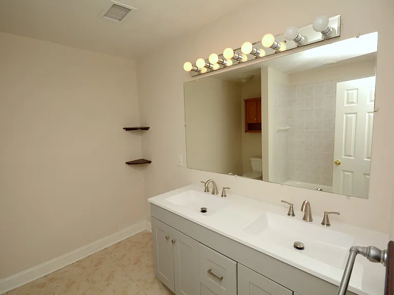 1217 Reardon Cir — Photo 5