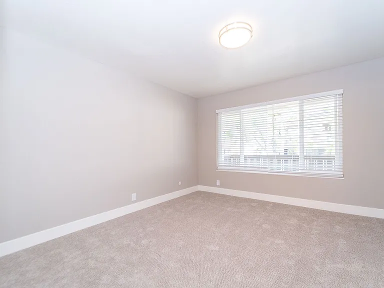 Mission Heights Apartments — Photo 26