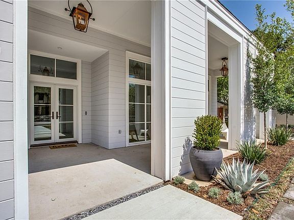 3rd image of 7031 Coronado Ave