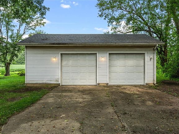 4th image of 7565 Newbury Rd