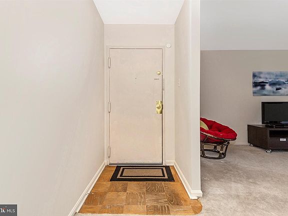 3rd image of 828 Quince Orchard Blvd #20