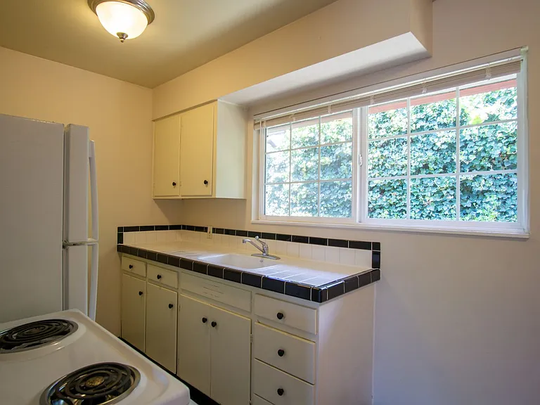 5025 S Corbett Ave #17 — Photo 1