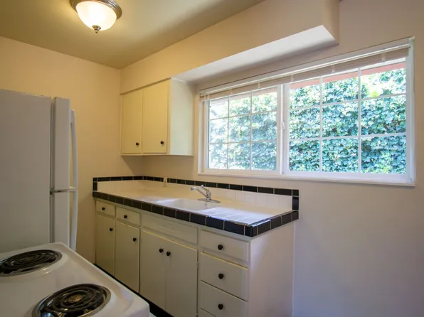 5025 S Corbett Ave #17, Portland, OR 97239
