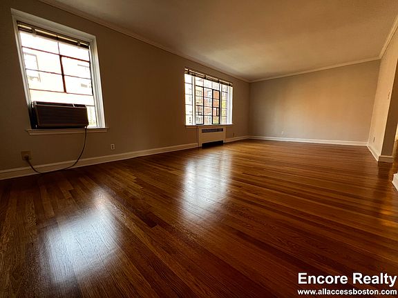 3rd image of 89 Longwood Ave #5
