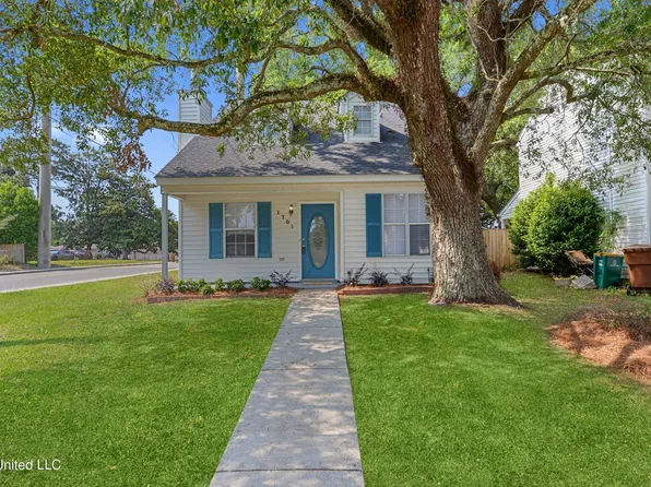 1701 James Buchanan Dr, Biloxi, MS 39531