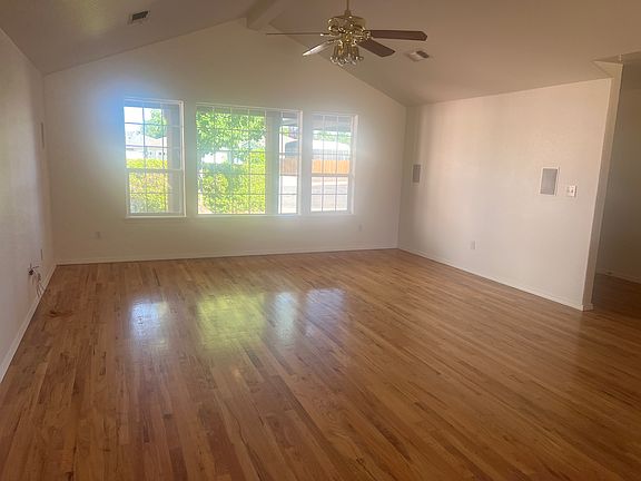 4th image of 1460 Oxford Park Dr