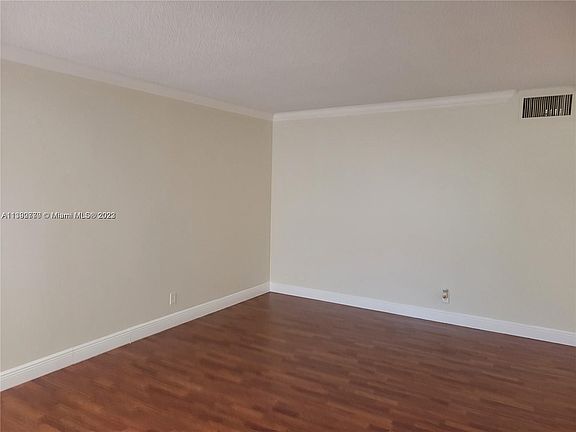 3rd image of 2008 Jackson St APT E4