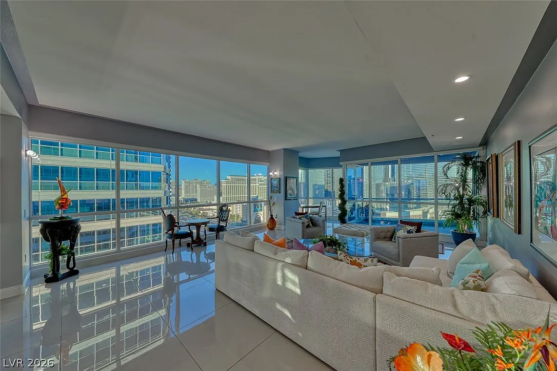 2 bed, 2.0 bath, 2173 sqft, $4,895 — Photo 2
