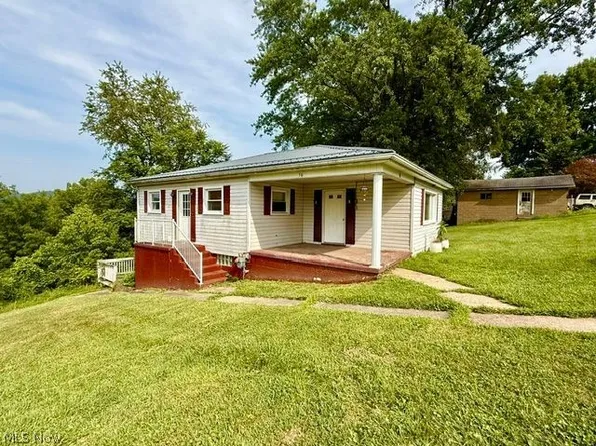 56 Pontiac Rd, Wellsburg, WV 26070