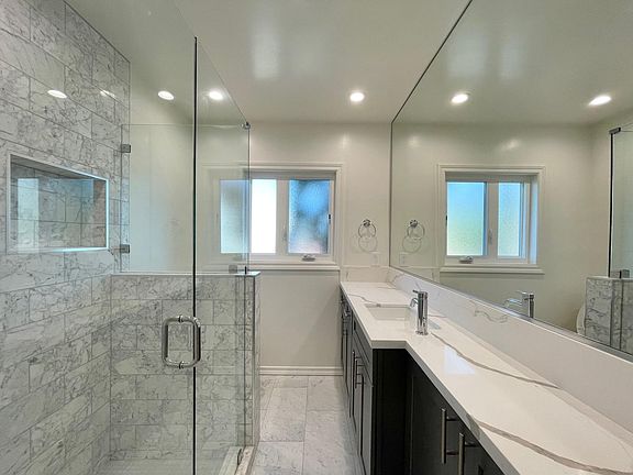 4th image of 923 N San Vicente Blvd APT 1