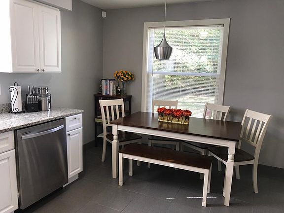 eat in kitchen