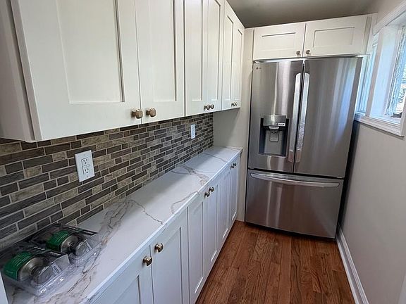 5th image of 211 Harvard Ave