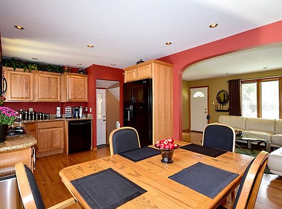 3rd image of 7805 W Summerdale Ave