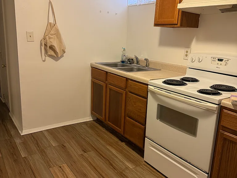 15 Crown Ter #BASEMENT — Photo 4