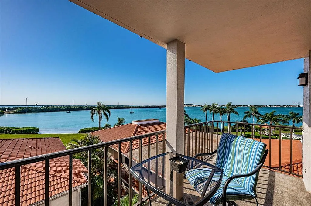 2 bed, 2.0 bath, 1050 sqft, $7,000 — Photo 1