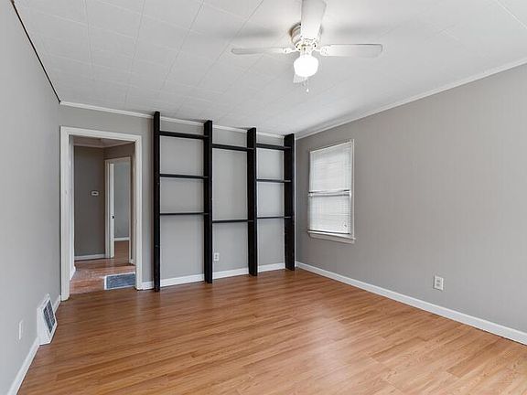 4th image of 8 Westcott Dr