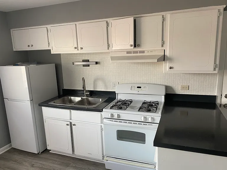 74 Yates Ave #3S — Photo 9