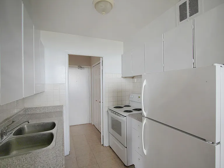 182 Church St E — Photo 10