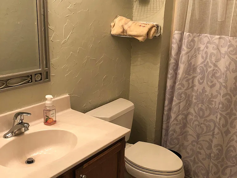204 Saint Albans Ct — Photo 16