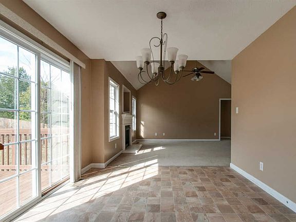 3rd image of 1176 Viewmont Dr