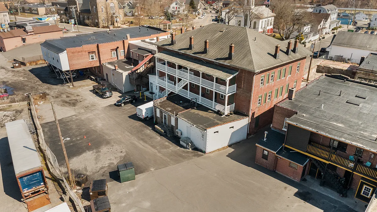 Building Photo - 62 Main St #E