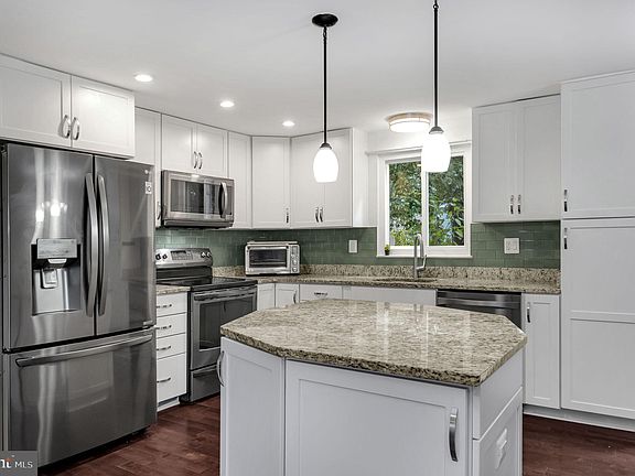 4th image of 3007 Summershade Ct