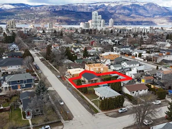958 Stockwell Ave, Kelowna, BC V1Y 6W2