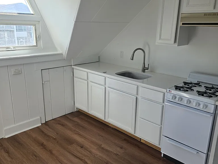 502 Church St #5 — Photo 5