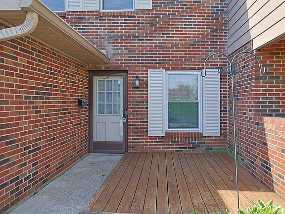 2nd image of 212 Duchess Ln