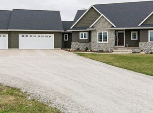 2966 61st Street Ln, Vinton, IA 52349